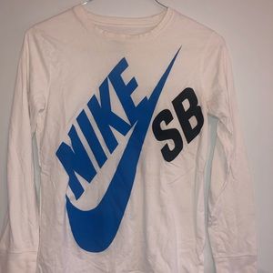 FREE SHIPPING NIKE long sleeve t shirt 🔵⚪️